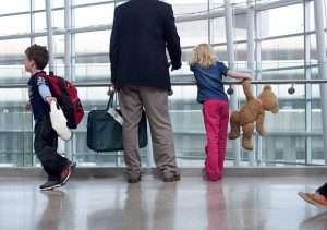 Запрет на выезд детей за границу: порядок подачи иска, необходимые документы, сроки, советы юристов
