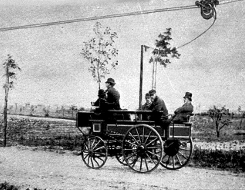 Один из первых автобусов