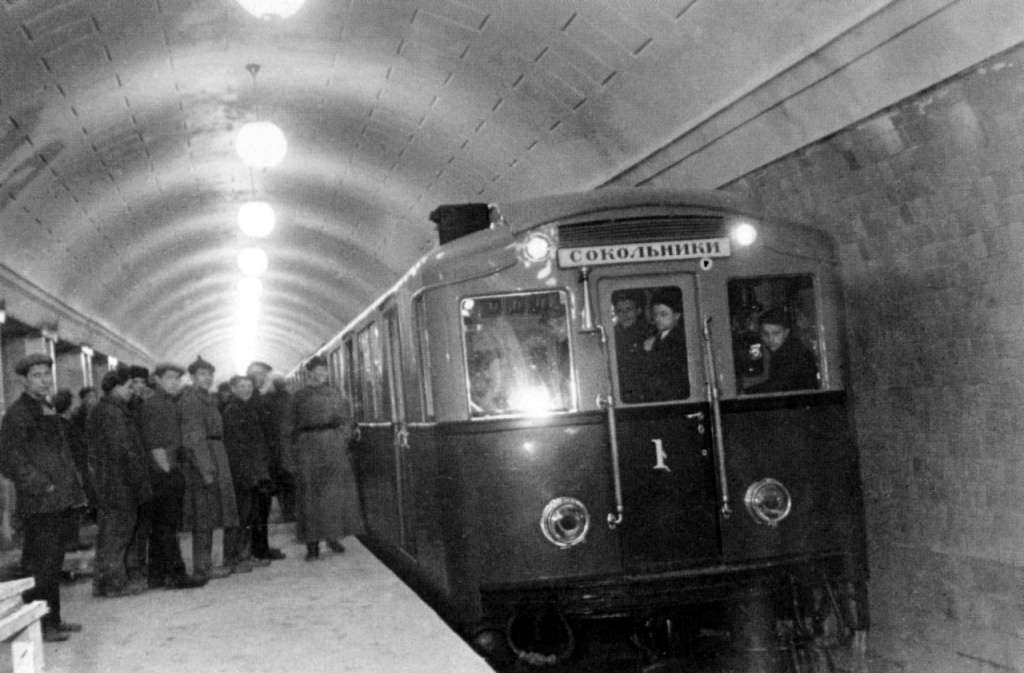 Первый поезд метро