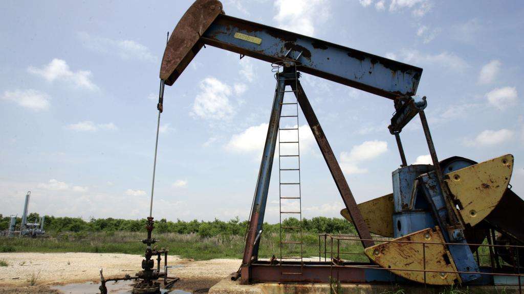 Нефтедобыча и нефтяная вышка