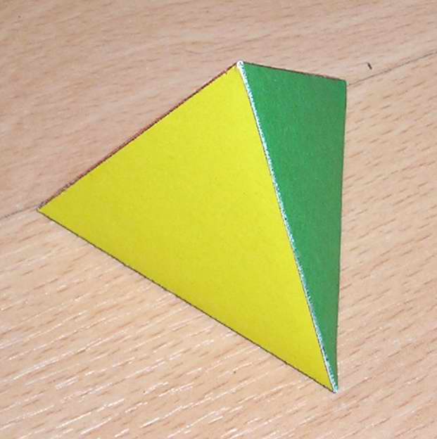 Тетраэдр из цветной бумаги