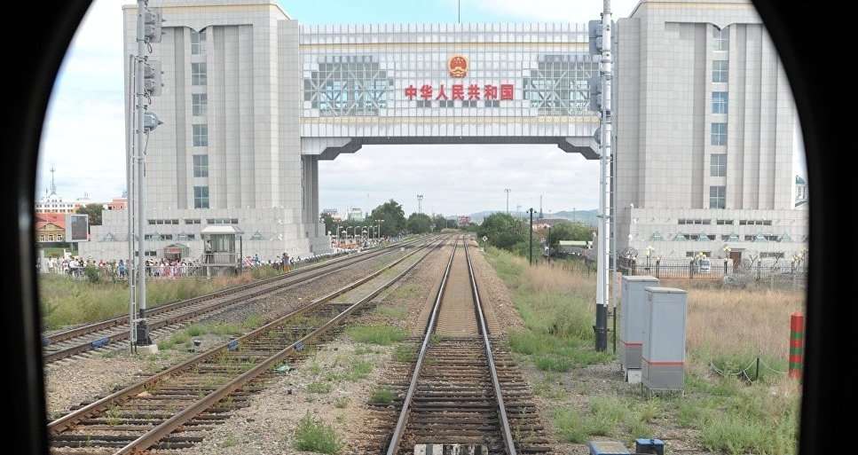 Железная дорога, перескающая границу России с Китаем