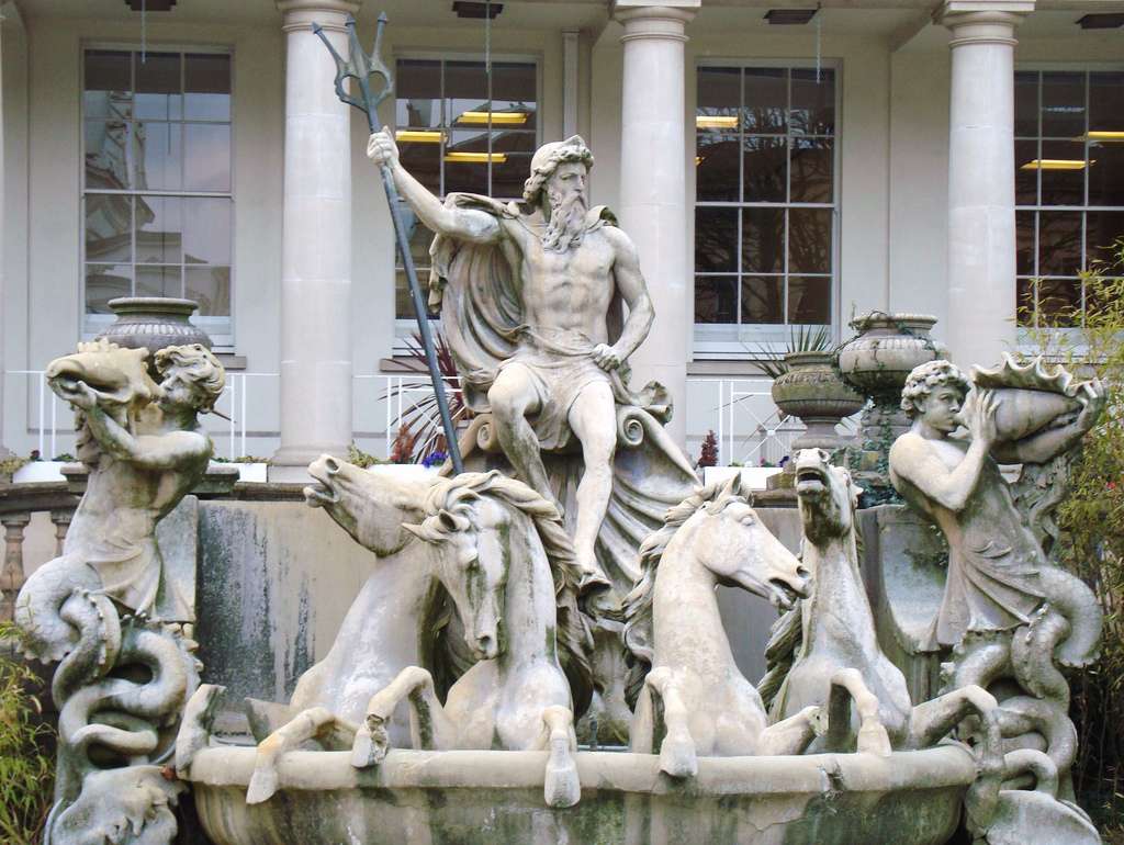 статуя Нептуна