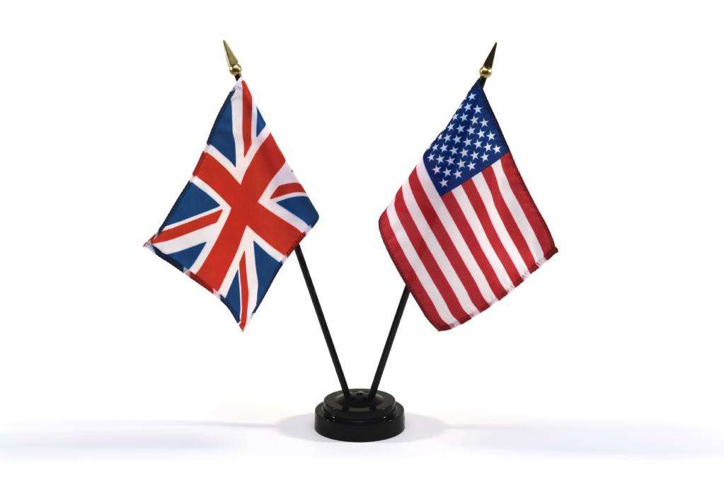 Британский и американский флаги